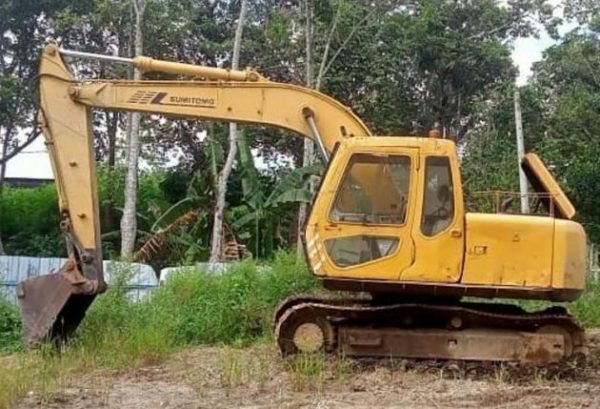 One Unit Sumitomo Hydraulic Excavator (2001)